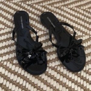 Black jelly sandals